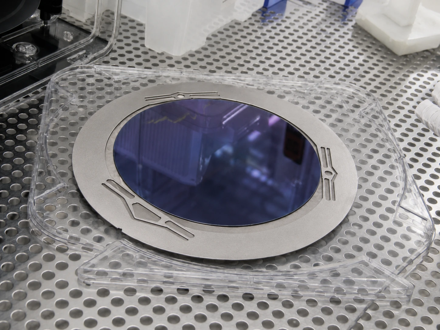 MetroFrame 150 mm to 200 mm wafer adapter product render
